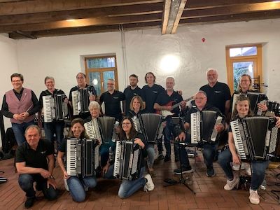 Ein bunter Strauß mit Akkordeonmusik
